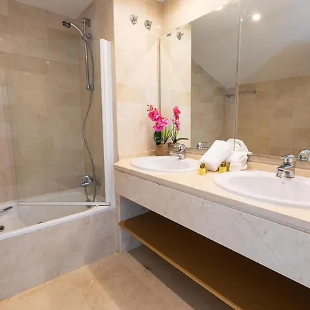 Vacation I Canas Beachfront Haven, Sea View, Jacuzzi, Golden Mile, Duplex Penthouse, 24-7 Security