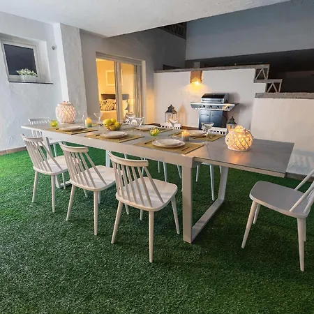 Vacation I Canas Beachfront Haven, Sea View, Jacuzzi, Golden Mile, Duplex Penthouse, 24-7 Security Apartment Marbella