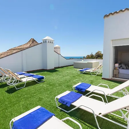 Vacation I Canas Beachfront Haven, Sea View, Jacuzzi, Golden Mile, Duplex Penthouse, 24-7 Security Marbella