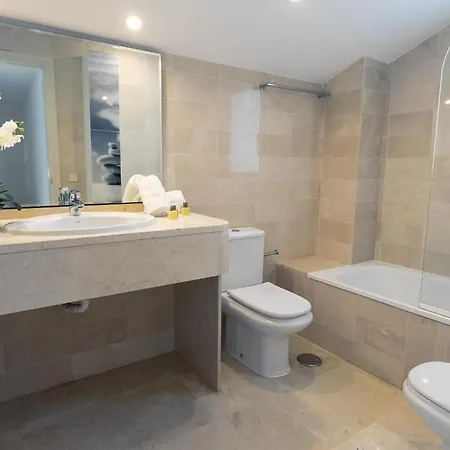 Vacation I Canas Beachfront Haven, Sea View, Jacuzzi, Golden Mile, Duplex Penthouse, 24-7 Security * Marbella