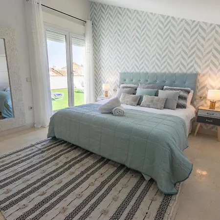 Vacation I Canas Beachfront Haven, Sea View, Jacuzzi, Golden Mile, Duplex Penthouse, 24-7 Security