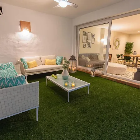 Vacation I Canas Beachfront Haven, Sea View, Jacuzzi, Golden Mile, Duplex Penthouse, 24-7 Security * Marbella