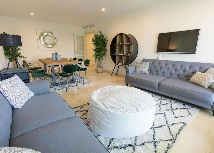 Vacation I Canas Beachfront Haven, Sea View, Jacuzzi, Golden Mile, Duplex Penthouse, 24-7 Security شقة *