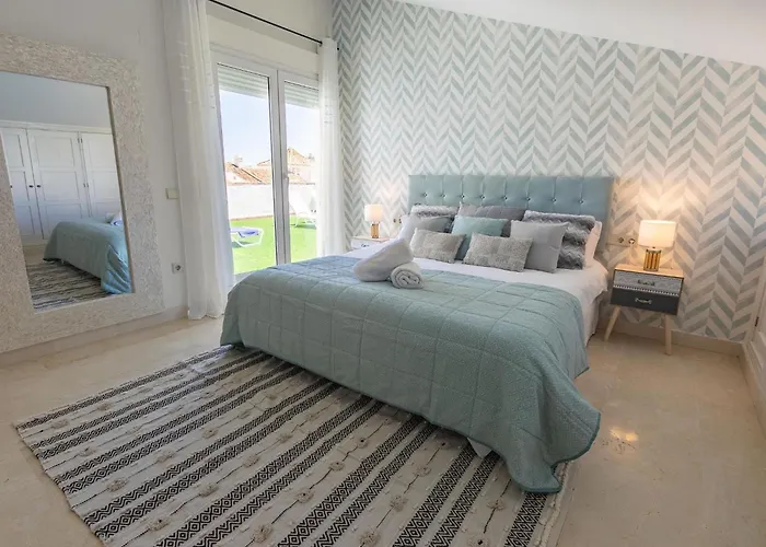 Vacation I Canas Beachfront Haven, Sea View, Jacuzzi, Golden Mile, Duplex Penthouse, 24-7 Security