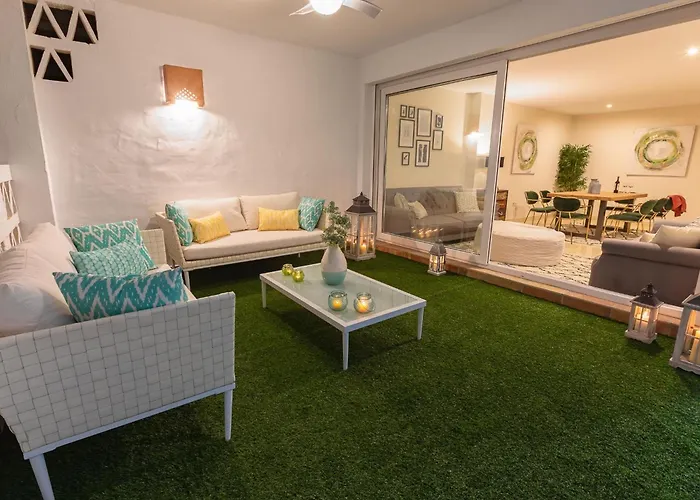 Vacation I Canas Beachfront Haven, Sea View, Jacuzzi, Golden Mile, Duplex Penthouse, 24-7 Security * ماربيا