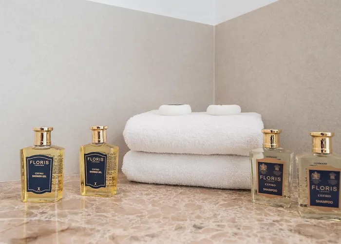 Vacation I Canas Beachfront Haven, Sea View, Jacuzzi, Golden Mile, Duplex Penthouse, 24-7 Security شقة ماربيا