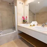 Vacation I Canas Beachfront Haven, Sea View, Jacuzzi, Golden Mile, Duplex Penthouse, 24-7 Security
