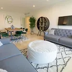 Vacation I Canas Beachfront Haven, Sea View, Jacuzzi, Golden Mile, Duplex Penthouse, 24-7 Security Appartement *