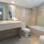 Vacation I Canas Beachfront Haven, Sea View, Jacuzzi, Golden Mile, Duplex Penthouse, 24-7 Security * Marbella