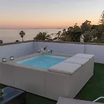 Vacation I Canas Beachfront Haven, Sea View, Jacuzzi, Golden Mile, Duplex Penthouse, 24-7 Security Marbella