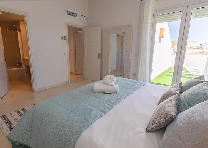 Lägenhet Vacation I Canas Beachfront Haven, Sea View, Jacuzzi, Golden Mile, Duplex Penthouse, 24-7 Security Marbella