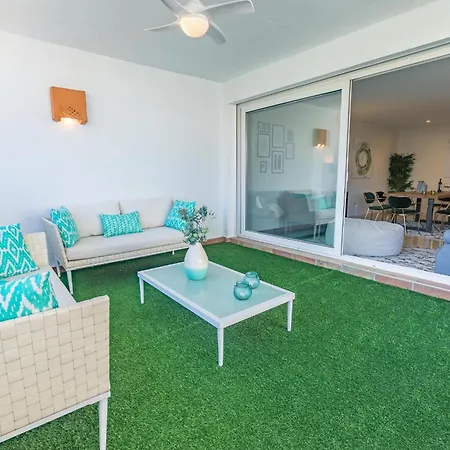 Vacation I Canas Beachfront Haven, Sea View, Jacuzzi, Golden Mile, Duplex Penthouse, 24-7 Security Daire *