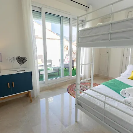 Vacation I Canas Beachfront Haven, Sea View, Jacuzzi, Golden Mile, Duplex Penthouse, 24-7 Security Daire Marbella