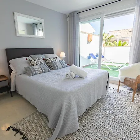 Daire Vacation I Canas Beachfront Haven, Sea View, Jacuzzi, Golden Mile, Duplex Penthouse, 24-7 Security