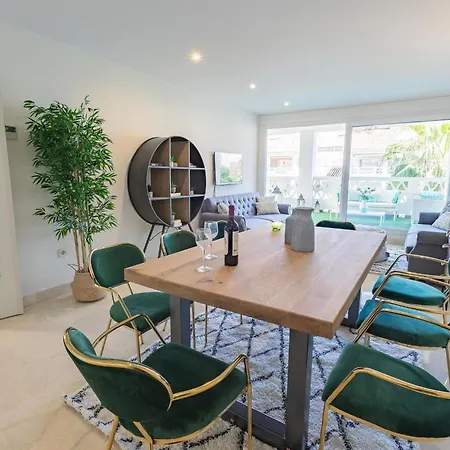 Daire Vacation I Canas Beachfront Haven, Sea View, Jacuzzi, Golden Mile, Duplex Penthouse, 24-7 Security