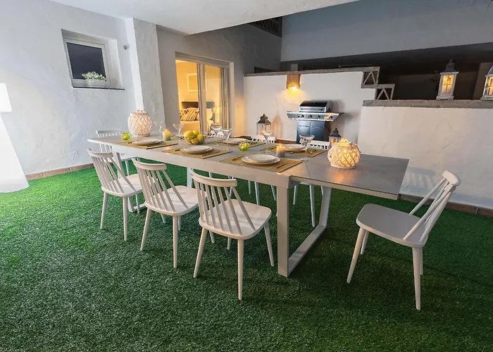 Vacation I Canas Beachfront Haven, Sea View, Jacuzzi, Golden Mile, Duplex Penthouse, 24-7 Security Apartment Marbella