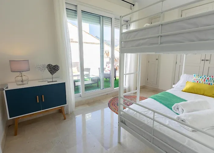 Vacation I Canas Beachfront Haven, Sea View, Jacuzzi, Golden Mile, Duplex Penthouse, 24-7 Security Apartment Marbella